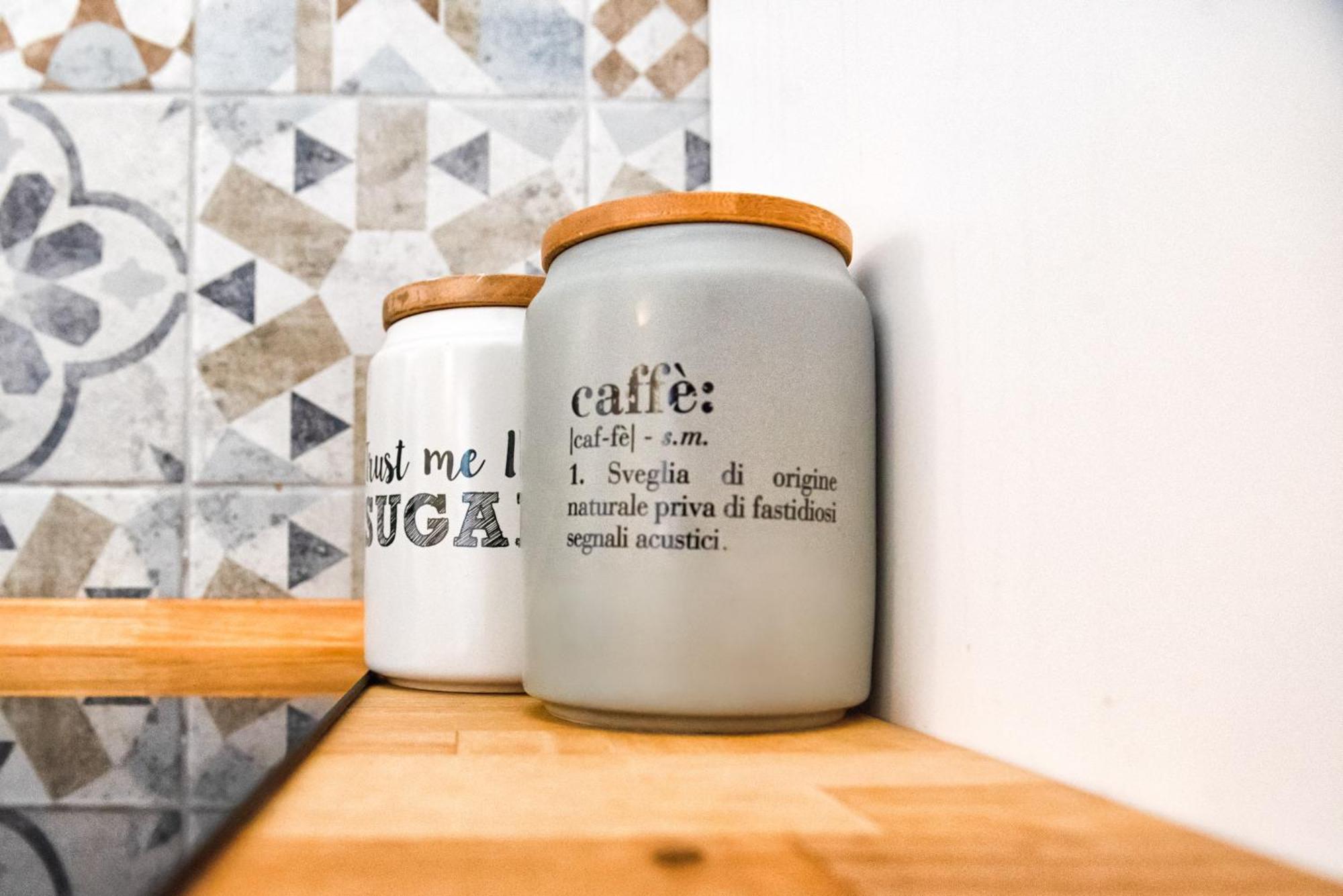 Luxury Cozy Studio By Central Station - Cafe — Photos 3